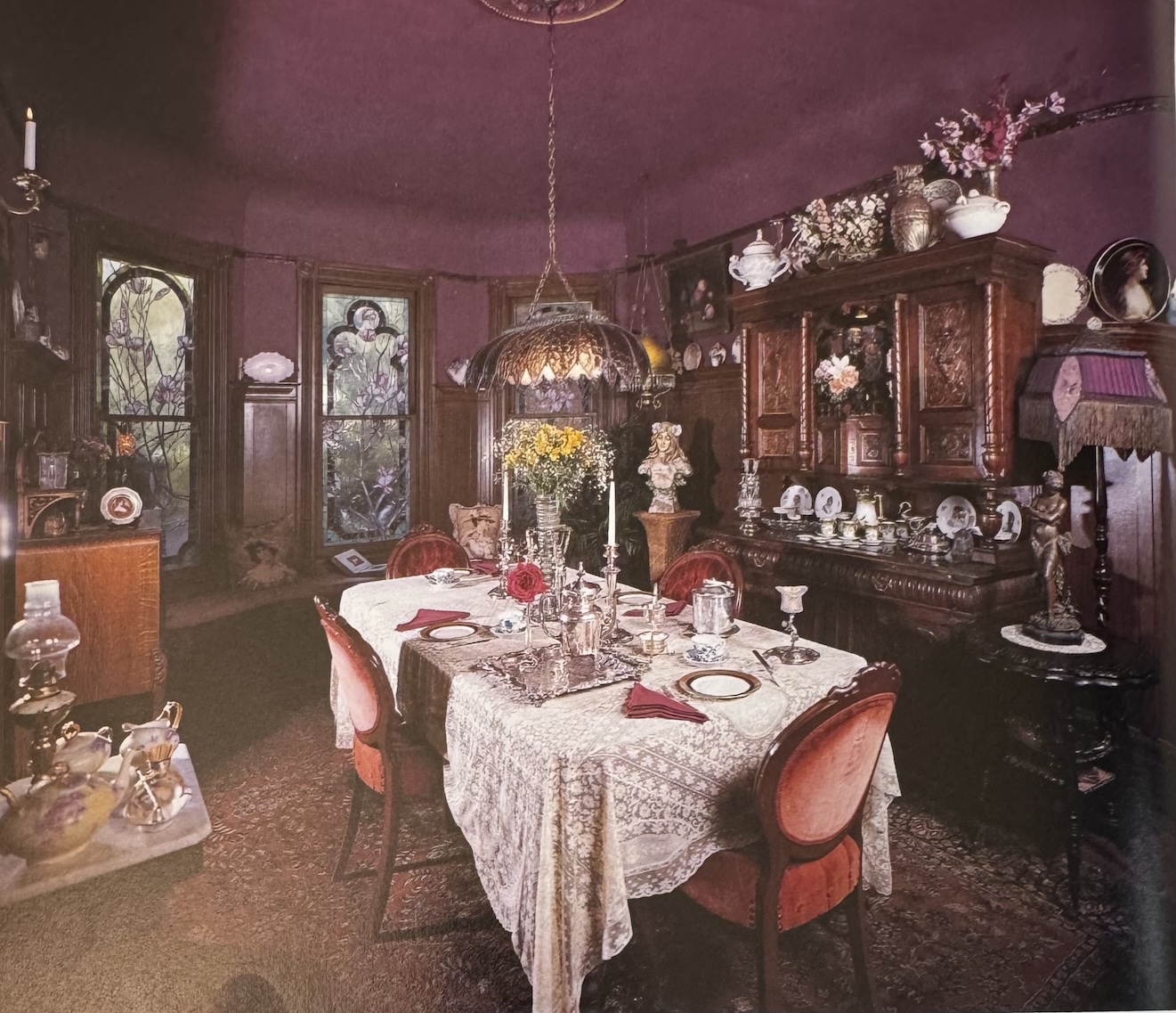 49 Hartford dining room
